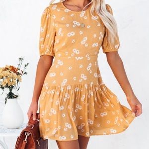 NWT yellow daisy sun dress with cutout back